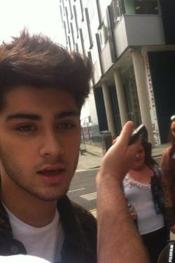 eatmyversace:  purifyed:  gossip-paul:  Zayn in Liverpool! I am loving him with scruff lately wow    UGHHHH BABY  The chick in the background
