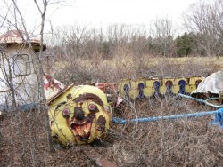saltyhumor:  alternativecheese:  scerythlabs:  frostirons:  cocacolaislove:  oliviathelion:  fyeahcreepyshit:  In rural Wisconsin, there is an old abandoned park. Built in the 1920s, it served as the town’s gathering place for everyone. That is, until
