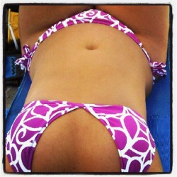 megandmrbig:  killerkurves:  funkypeaches:  Soakin up the Sun. Love your body. No matter what size you are. http://twitter.com/funkypeaches_   Would love my body to look like this for holidays  Em no! Way to skinny, I love your curves