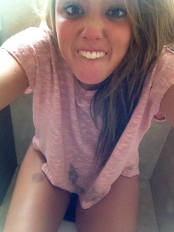 get-a-tash-0n:  On the Loo - Charlotte your one classy bird ;D &lt;3  are u pooping? hope so