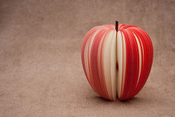fitinyourdreams:  Can someone cut me an apple like this?? *-*