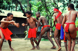 pinoy-culture:A group of young Aeta men from Pastolan Village doing traditional dancing.