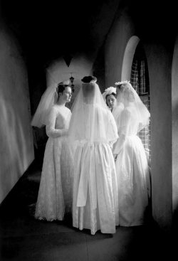 museumuesum:  Eve Arnold Nuns on the Day of their Wedding Ceremony to Christ, 1965 gelatin silver print  To jest jednak perwersyjne. 