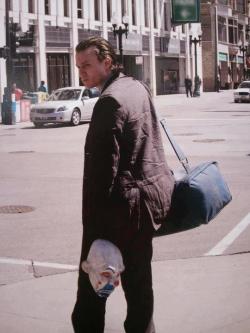 Rare behind the scenes picture of Heath Ledger on the set of The Dark Knight.