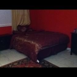 The Ice Queen got a Queen size bed ❤💁👑 #bedroom #red #dragqueen  (Taken with Instagram)