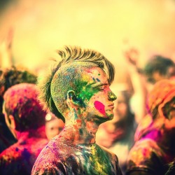 ruineshumaines:  2012 Holi Festival of Colors at Spanish Fork, Utah. Photographed by Thomas Hawk | On Flickr. You can watch the video here and find some related post here and here.  I want to be part of this someday.