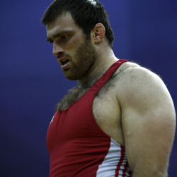 thedailybeard:  grossundmuskulos:  Furry Freestyle Wrestler  chest hair prowess.  