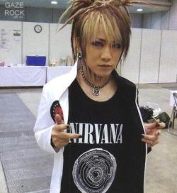duckysbooty:  IS THAT…I-IS THAT A TOOTHPICK? CAN YOU IMAGINE RUKI USING A TOOTHPICK?