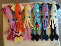 teratomarty:  hootaloo:  My little cephalopod~ by *Mimblex i want them ALL  Inky, look! 