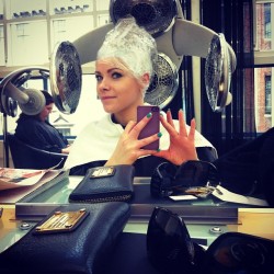 genevievewarburton:  Looking like a alien at the #hairdresser #blonde #bleach (Taken with Instagram at Buoy Hairdressing) 