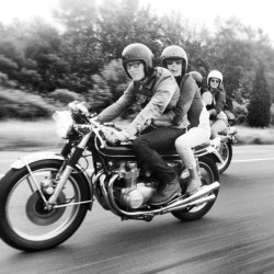 altheapdx:  chadspdx:  kultofspeed:  Too few guys ride with their girls on the back. Two up riding is fun!photo from - Chin on the Tank  chadspdx: Even better when they are riding next to you!  i like it both ways. smile.