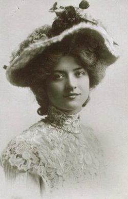 hansolosmother:  hellpiglet:  rckrbelle:  Just discovered American actress Maude Fealy. Wow, what a beauty.  she was a lesbian  She  had an affair with Eva Le Gallienne, a lesbian who called love between women “the most beautiful thing in the world.“ 