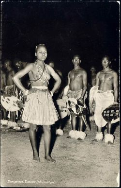grand-bazaar:  1950s Mozambique Dancers 