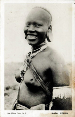 grand-bazaar:  1930s Kenya Masai Woman 