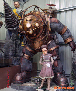 otlgaming:  BUY YOUR OWN LIFE SIZED BIG DADDY AND LITTLE SISTER FROM BIOSHOCK Studio Oxmox has this life sized Big Daddy and Little Sister set of sculptures available for sale over at eBay.  For 񙞚 (plus another 񘏩 for shipping) you can own a 7