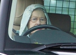 jillbiden:  the queen wearing a hoodie whilst driving a range rover [x] 