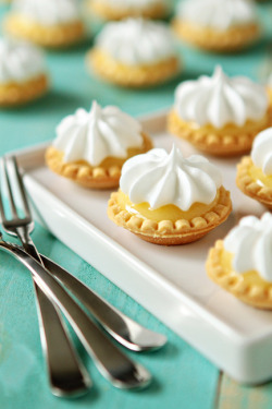 gastrogirl:  mini lemon meringue pies. 