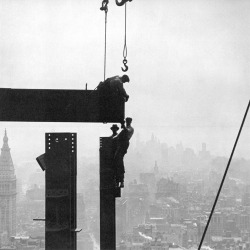 Lewis Hine - Empire State Building, 1930-31.