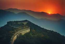 spectral-ozone:  The Great Wall Stretches Across the Sunset by Stuck in Customs on Flickr. 