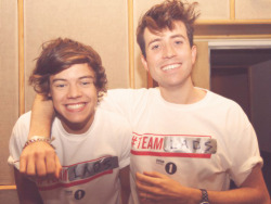 pintsofniall-blog:  @grimmers: Hey that’s that guy from LadzFM 