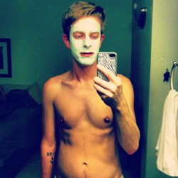 andy&ndash;d:  Sunday night Anti-Stress mask. #mask #sunday #relaxation #gay #gayboy (Taken with Instagram) 