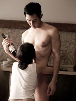 chinitongkalbo:  Lee Jung-jae from the Korean movie “The housemaid” is the most sexiest 39 year old I have seen.  Amazing scene : http://www.dailymotion.com/video/xjwd47_the-housemaid-2010-sex-scenes_sexy 