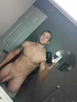 Fit smooth bod with shaved pubes and facial hair: hot as fuck!