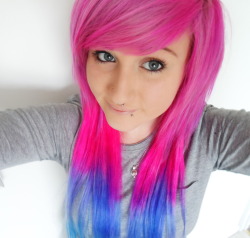 fuckyeah-dyedhair:  Tessarr Goad    Pink &amp; blue hair cuteness. ♥
