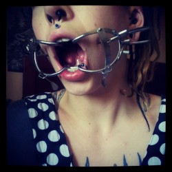 tentaclesandteacups:  My Whitehead gag came in the mail. Je t'adore!