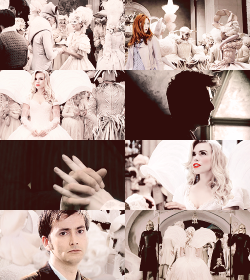  Still she haunts me, phantomwise. AU →  Amy’s Adventures in Wonderland, featuring Rose as the White Queen and the Doctor as the Mad Hatter. Plus torrid star-crossed romance. Based on this amazing gif set (x).   Oh hello beautiful