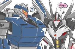 peng-ko:  My secret OTP. UvU Though Breaky probably will never find out that Starscream has a crush on him, he just can’t understand why Starscream keeps staring at him. XD