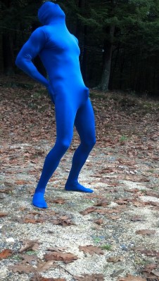 playfullyrca:  vincentlycra:  zentailover:  Blue #Zentai bulge outside. Happy Halloween  this guy has real awesome pics check him out  Nice bod and bulge! 