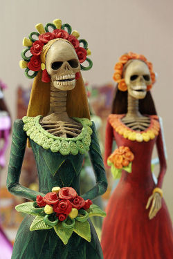tisnicole:  pinktinkpixy: Day of the Dead (Día de los Muertos) is a holiday celebrated throughout Mexico and around the world in other cultures that focuses on gatherings of family and friends to pray for and remember friends and family members who have