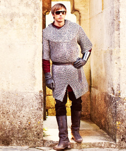 yourealivexo:  boazpriestly:  “Arthur, you can’t wear chainmail anymore. It’s 2013.”   #like he’d even give a fuck #he’d walk around dressed like that all the time #’sir you can’t bring a sword in here’ #’I AM THE KING OF CAMELOT.