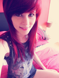 fuckyeah-dyedhair:  http://theparanoidandroids.tumblr.com/    Red hair cuteness. ♥