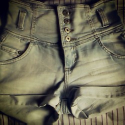 Achei finalmente meu short de cintura alta *0*  #short #blue #jeans