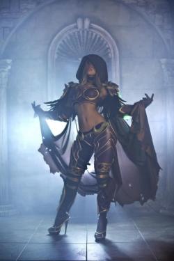 windrixx:  Sylvanas Windrunner, from World of Warcraft. Cosplay by Tasha.