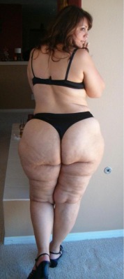 phatdresses:  fatpanties:  I reaaaally like her beautiful ass.      