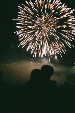 queenzwearkrownztoo:  All iSee is Fireworks!!