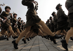 euo:    Female North Korean soldiers   