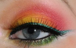 my-dreams-chest:  soooooo i really wanted to post a little presentation of a girl I really like: Her name is Leesha, she’s from USA and she does make up review-make up tutorials-… she is amazing, always finds great looks to do, themed and all! you