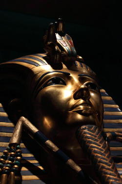 ancient-egypts-secrets:  Golden mask of king Tutankhamun 