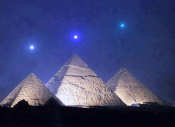 sadsaturdays:  symical:   Mercury, Venus, and Saturn align with the Pyramids of Giza for the first time in 2,737 years on December 3, 2012  i’ve never reblogged anything so fast  God, I love this so much, I wish I could have seen it personally! 