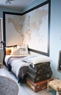 ppussies:  interior—style:  Guest Room - your guests can place a pin on the map where they’re from
