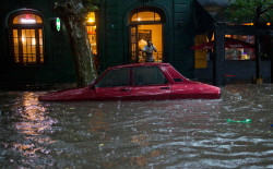 fotojournalismus:  A car is submerged in flood water in front of a home in Buenos Aires, Argentina, Thursday, Dec. 6, 2012. [Credit : Natacha Pisarenko/AP] 