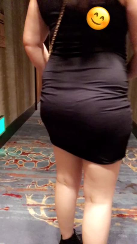 myhotwife-shared:  Wife showing off that ass