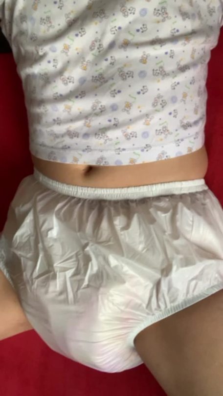 jack031983:  loveterrynappies:  bedwetter-abdl:  …I love rubber pants and thick diapers ❗️   Beautiful feeling love it   A baby in nappies and plastic pant. Ummmm x